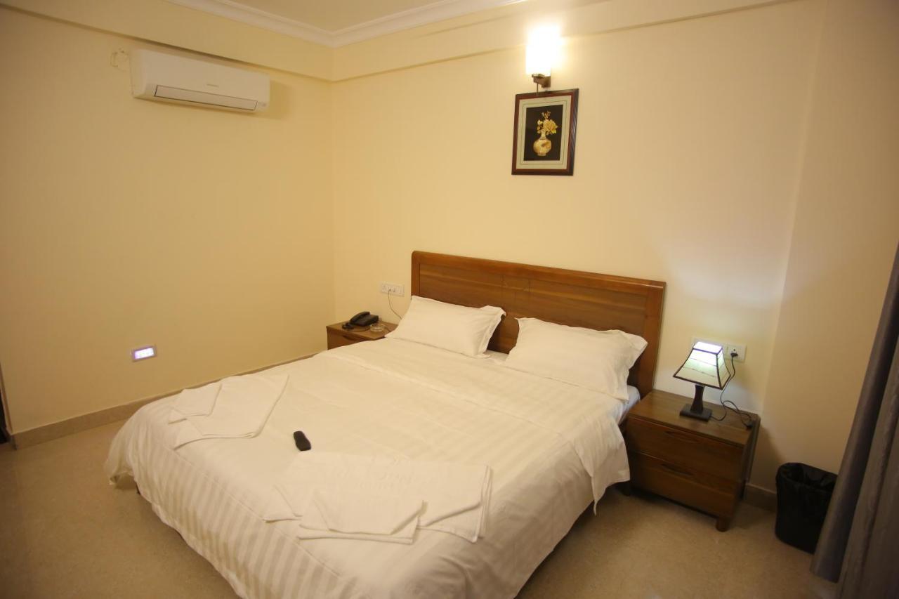 The Lounge Business Hotel Bangalore Dış mekan fotoğraf